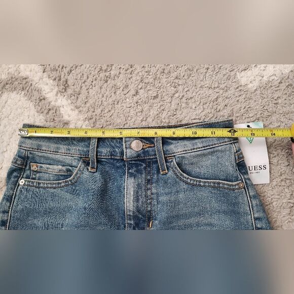 Guess Medium Wash Jean Short Size 24 - Picture 3 of 7